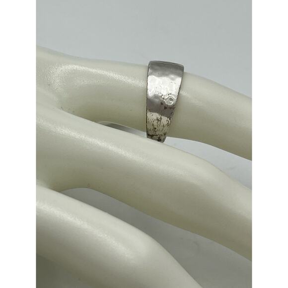 Kendra Scott Silver Plated Hammered‎ Band Ring Sz 7.25 - Picture 2 of 10